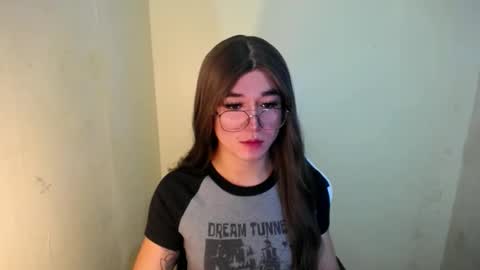 Snapshot of desirable_lorinexx chatting on February 5, 5:52 am LORINE online show from February 5, 5:52 am