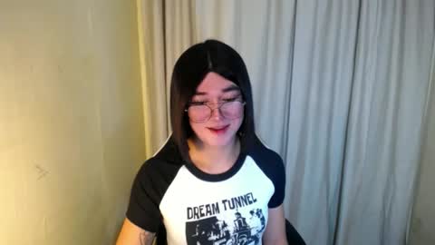 Snapshot of desirable_lorinexx chatting on February 26, 2:52 am LORINE online show from February 26, 2:52 am
