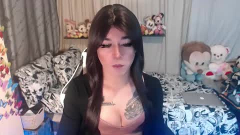 Snapshot of desirable_lorinexx chatting on October 14, 6:05 am LORINE online show from October 14, 6:05 am