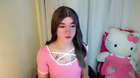 Snapshot of desirable_lorinexx chatting on February 23, 7:17 pm LORINE online show from February 23, 7:17 pm