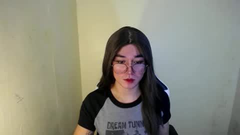 Snapshot of desirable_lorinexx chatting on February 22, 6:28 am LORINE online show from February 22, 6:28 am
