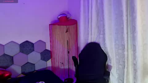 TORI AND MR. BEAR online show from April 23, 6:20 pm