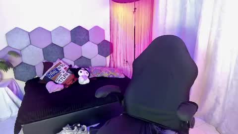 TORI AND MR. BEAR online show from May 31, 6:20 pm