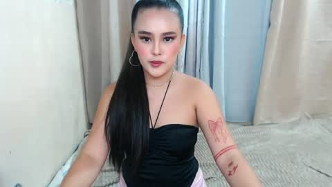 desireedreams_ online show from June 19, 5:52 pm