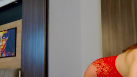 DesireMilf online show from March 9, 5:01 am