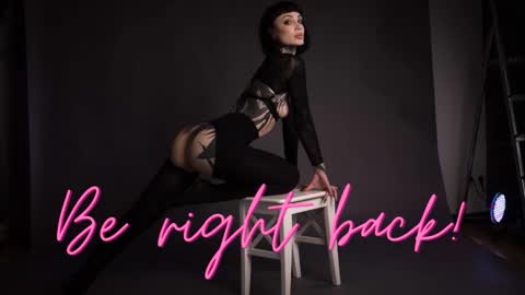 dgtlgrl online show from January 18, 1:53 pm