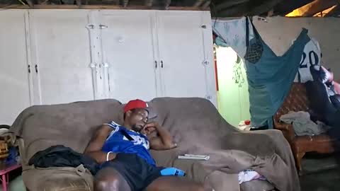 Snapshot of dhbbc454336 chatting on September 17, 7:01 am Marcus D-von Steel as the raunchy ass sniffer thrill me with your online show from September 17, 7:01 am