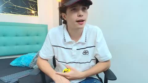 Snapshot of dia_fax18 chatting on October 22, 8:32 pm online show from October 22, 8:32 pm