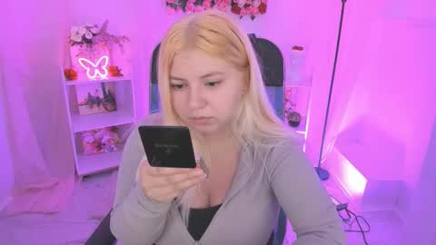 Dia online show from November 13, 7:38 pm