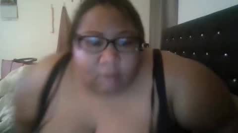 diamondbbwqueen online show from April 14, 2:37 am