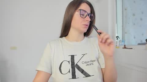 diamondkay_ online show from February 5, 8:40 am