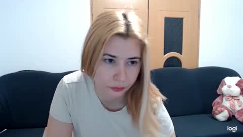 Snapshot of dianasmiey7 chatting on February 18, 8:38 am dianasmiey7 online show from February 18, 8:38 am