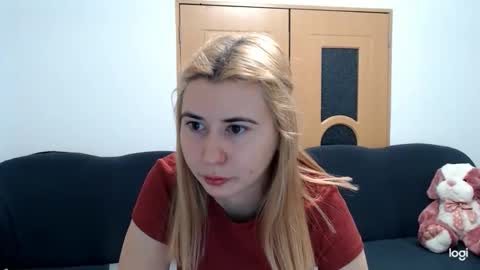 Snapshot of dianasmiey7 chatting on February 19, 8:33 am dianasmiey7 online show from February 19, 8:33 am