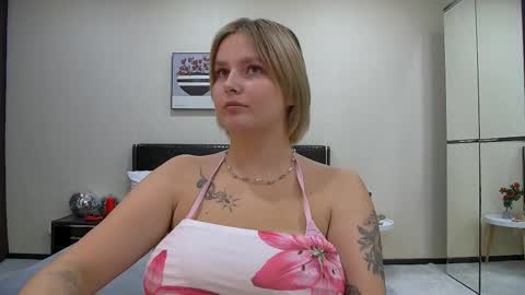 Snapshot of dianemills chatting on September 17, 7:39 pm Diane Mills online show from September 17, 7:39 pm