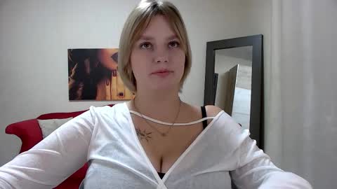 Snapshot of dianemills chatting on September 30, 7:35 pm Diane Mills online show from September 30, 7:35 pm