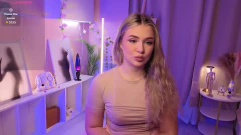 Snapshot of diannedibartolo chatting on October 21, 8:01 pm diannedibartolo online show from October 21, 8:01 pm