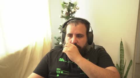 Snapshot of dicristalino chatting on December 1, 8:22 pm Cristian Dipolino online show from December 1, 8:22 pm