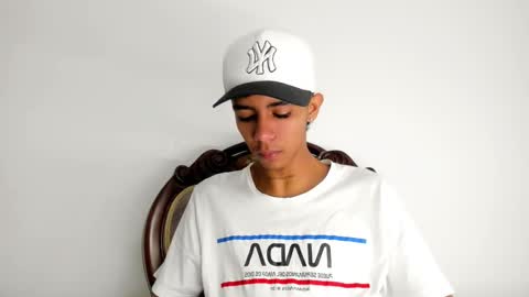 dikey_18 online show from February 18, 8:25 pm