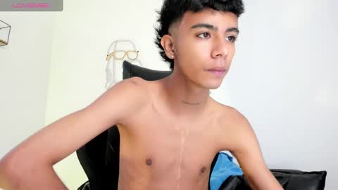 dikey_18 online show from February 9, 11:36 pm