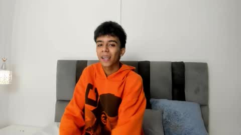 dikey_18 online show from September 26, 11:13 pm