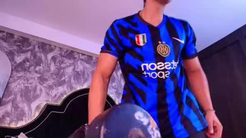 dilanmiller_ online show from June 1, 8:43 pm