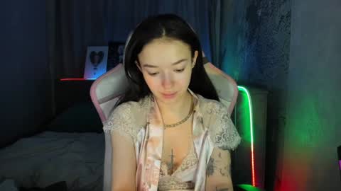 DilaraBradbury online show from December 5, 6:15 am