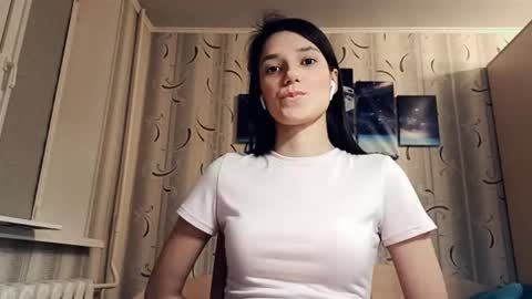 dinorahfleeks online show from March 6, 7:24 pm