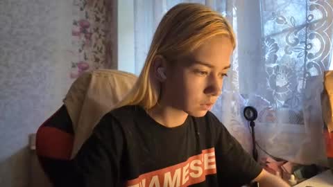 Snapshot of dinorahmroczkowski chatting on October 17, 9:02 am dinorahmroczkowski online show from October 17, 9:02 am