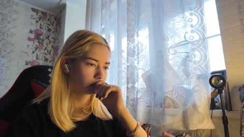 Snapshot of dinorahmroczkowski chatting on October 23, 8:05 am dinorahmroczkowski online show from October 23, 8:05 am