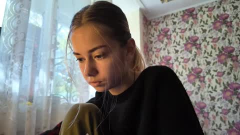 Snapshot of dinorahmroczkowski chatting on September 13, 9:01 am dinorahmroczkowski online show from September 13, 9:01 am