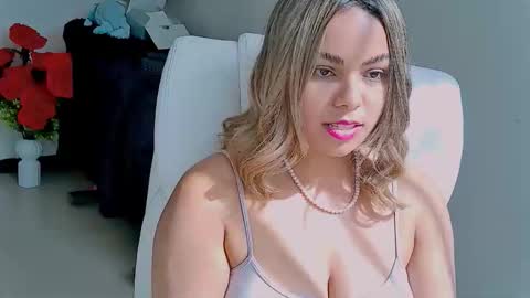 diosadeluniverso_ online show from November 20, 6:16 pm