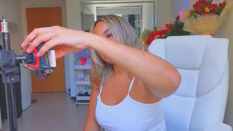 diosadeluniverso_ online show from February 23, 1:02 pm