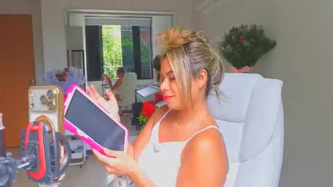 diosadeluniverso_ online show from February 20, 5:26 pm