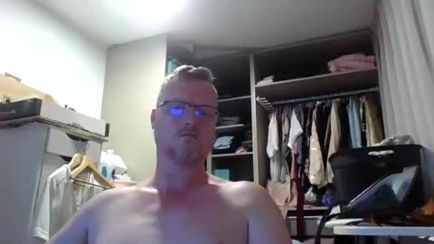 dirkkie1975 online show from June 26, 7:03 am