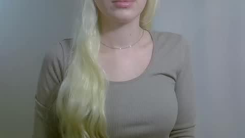 DitaMilton online show from November 15, 10:00 pm