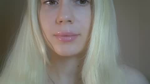 DitaMilton online show from April 3, 9:55 pm