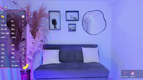 Snapshot of divine_amy chatting on October 14, 11:35 am Amy  online show from October 14, 11:35 am