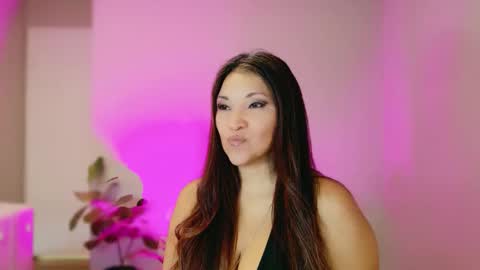 DivineLynn online show from March 7, 4:29 pm