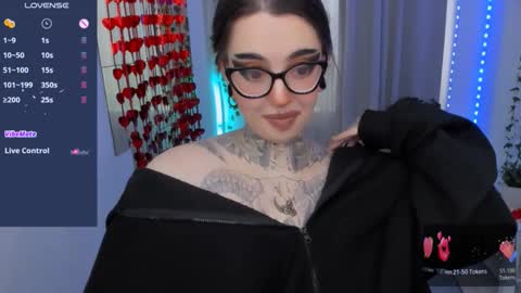 dixipixi_ online show from February 12, 6:17 am