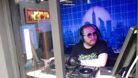 Adrian Arturo online show from January 17, 5:51 pm