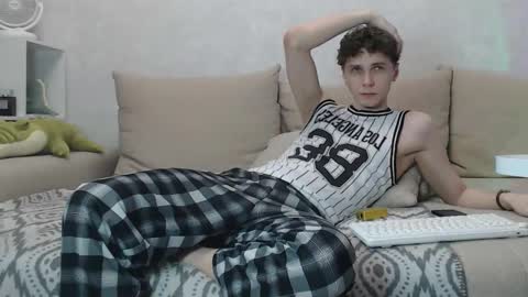 Alex online show from December 8, 12:35 am