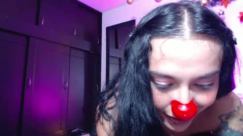 Snapshot of dolceclown_ chatting on December 3, 11:07 pm dolceclown_ online show from December 3, 11:07 pm