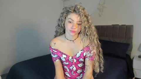 Snapshot of doll_oriana chatting on October 22, 7:04 pm doll_oriana online show from October 22, 7:04 pm