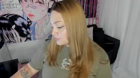 Snapshot of doll_venus chatting on September 12, 1:07 am Roxana  independent model can you help me reach 100 hands up uwu online show from September 12, 1:07 am