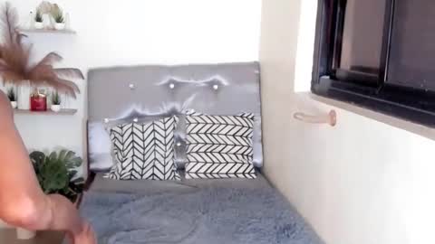 dollescent online show from March 28, 8:27 am