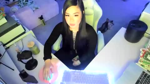 DOLLLFACE online show from December 14, 2:18 am