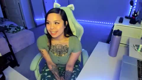 DOLLLFACE online show from November 21, 6:22 am