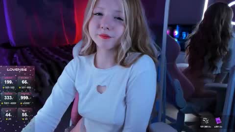 Snapshot of dollrose chatting on September 29, 2:21 am Evanka online show from September 29, 2:21 am