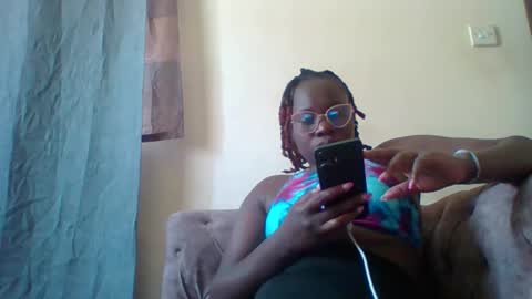 dollyvee online show from November 6, 8:06 am