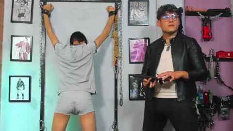 Snapshot of dom2travelers_sm chatting on February 20, 1:40 pm Diego Castell online show from February 20, 1:40 pm